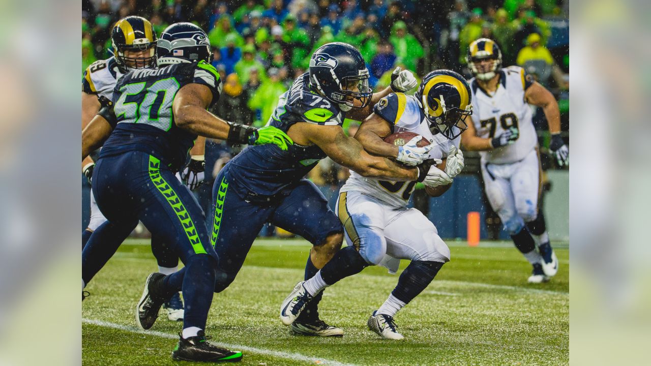 PHOTOS: Marshawn Lynch And Other Seahawks Legends Attend Seattle Kraken Game