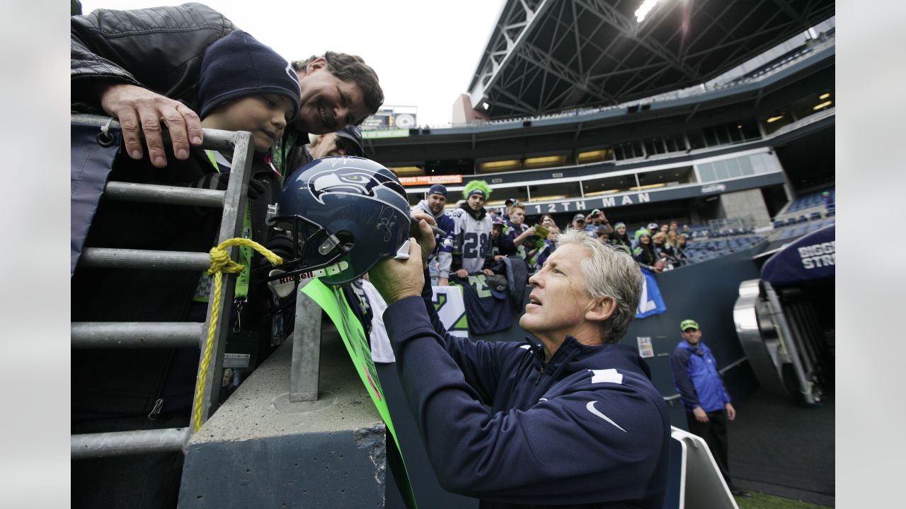 Seahawks great Marshawn Lynch joins 's 'Thursday Night Football' team  - Field Gulls