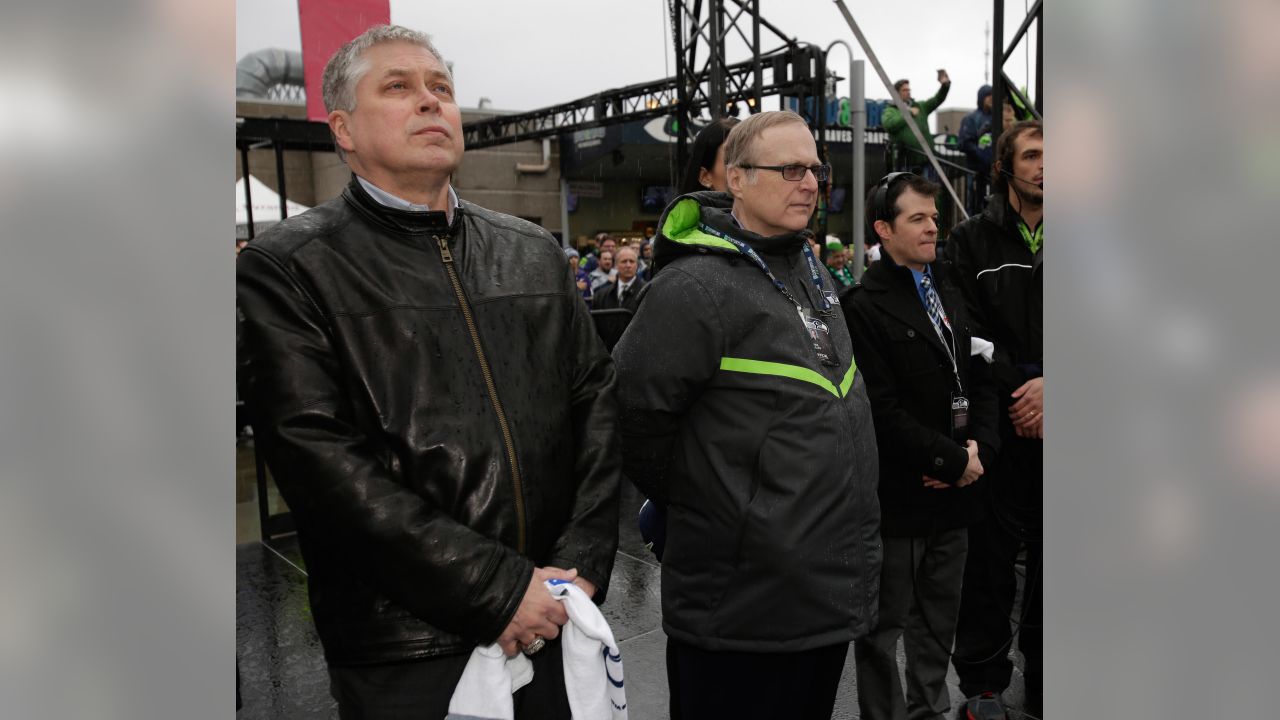 Seahawks owner Paul Allen raises flag - Deseret News