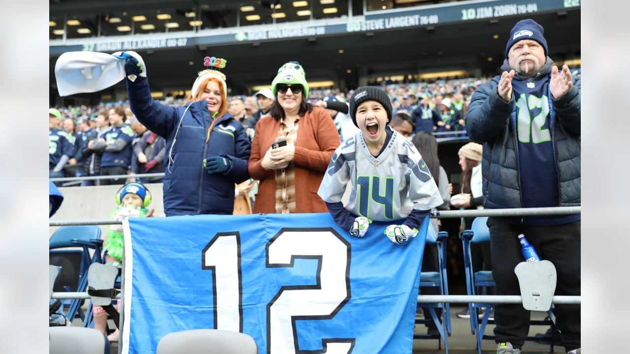 12s celebrate playoff-bound Seahawks after winning at Lumen Field