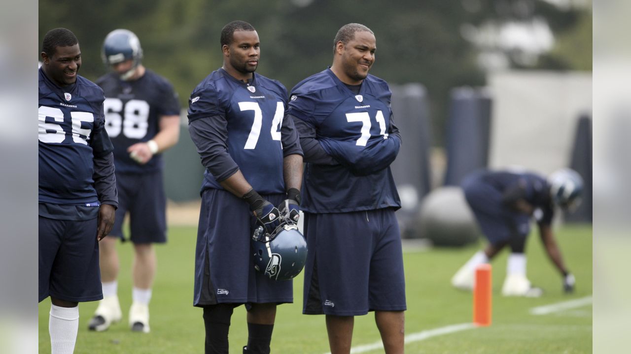 Walter Jones and the 2005 Seahawks offensive line reminisce together