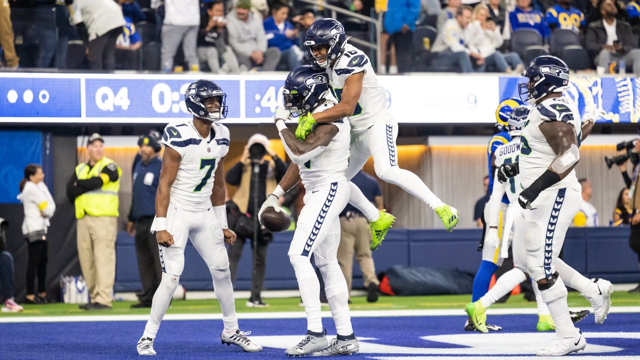 Seahawks Reveal Uniform Combo For Monday Night Football