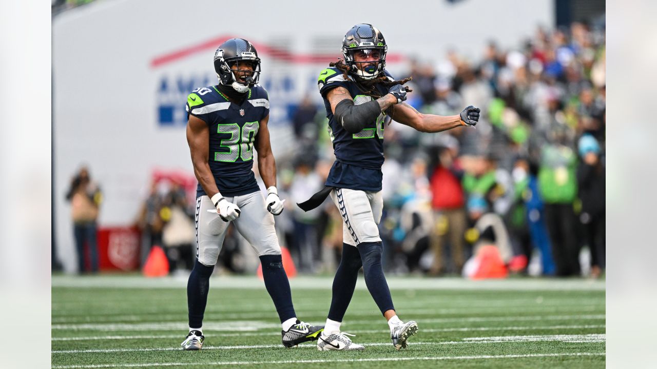 Seattle Seahawks safety Ryan Neal (26) poses for photos with FC Bayern  Munich players on Friday, Nov. 11, 2022 in Munich, Germany. (Gary  McCullough/AP Images for NFL Stock Photo - Alamy