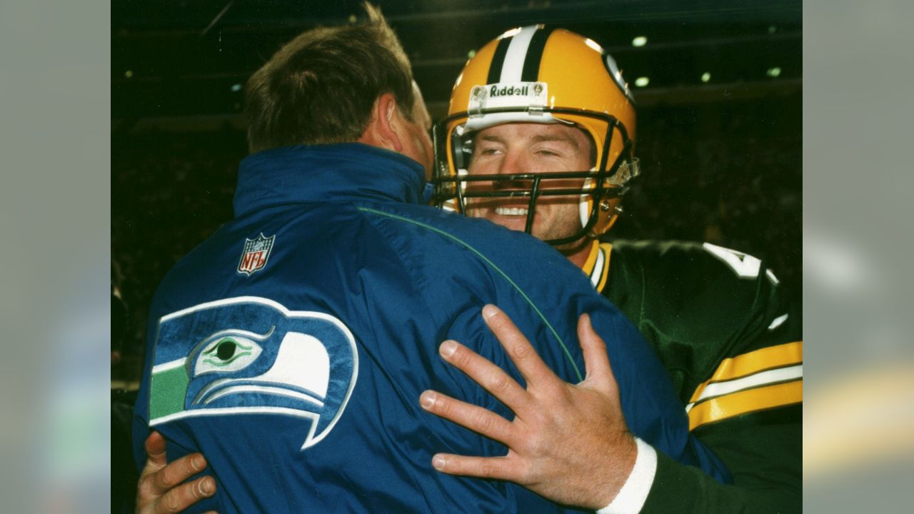 Marshawn Lynch, Aaron Rodgers Hug, Exchange Jerseys