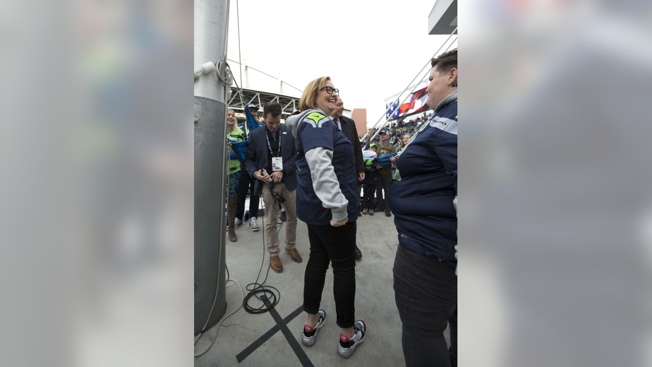 Throwing it back to @jokoy raising the @12s flag last Sunday. Who