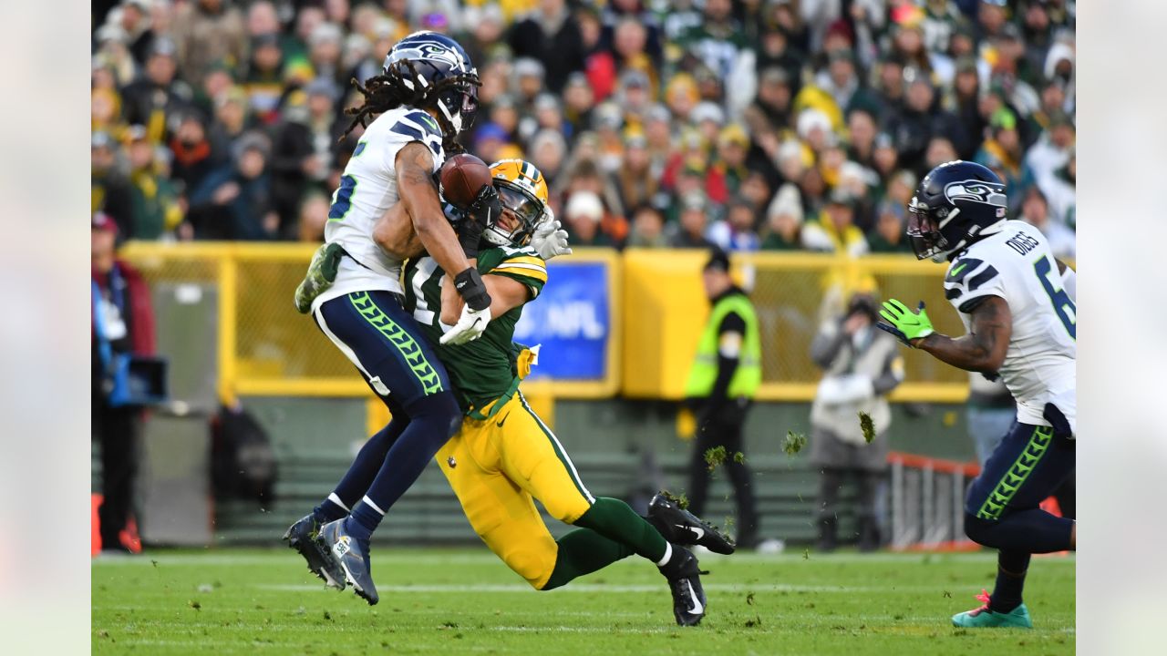 Packers outlast the Seahawks in cold defensive battle 17-0 in