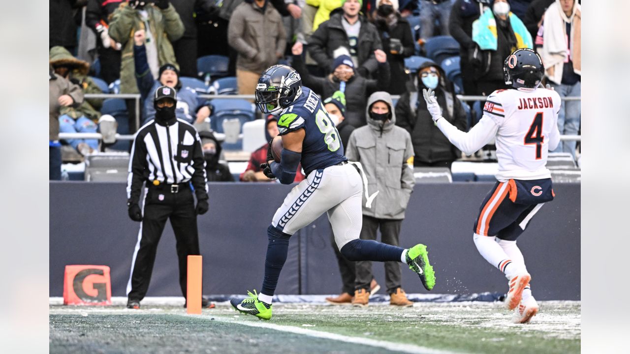 Tyler Lockett Named 2021 Steve Largent Award Winner