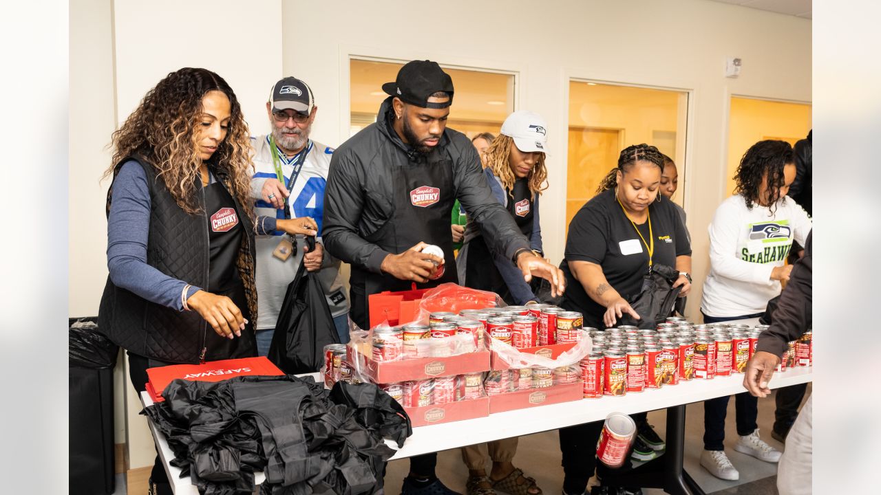 Seahawks linebacker teams up with Campbell's Soup for food donation