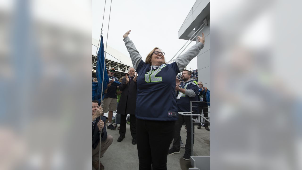 Throwing it back to @jokoy raising the @12s flag last Sunday. Who