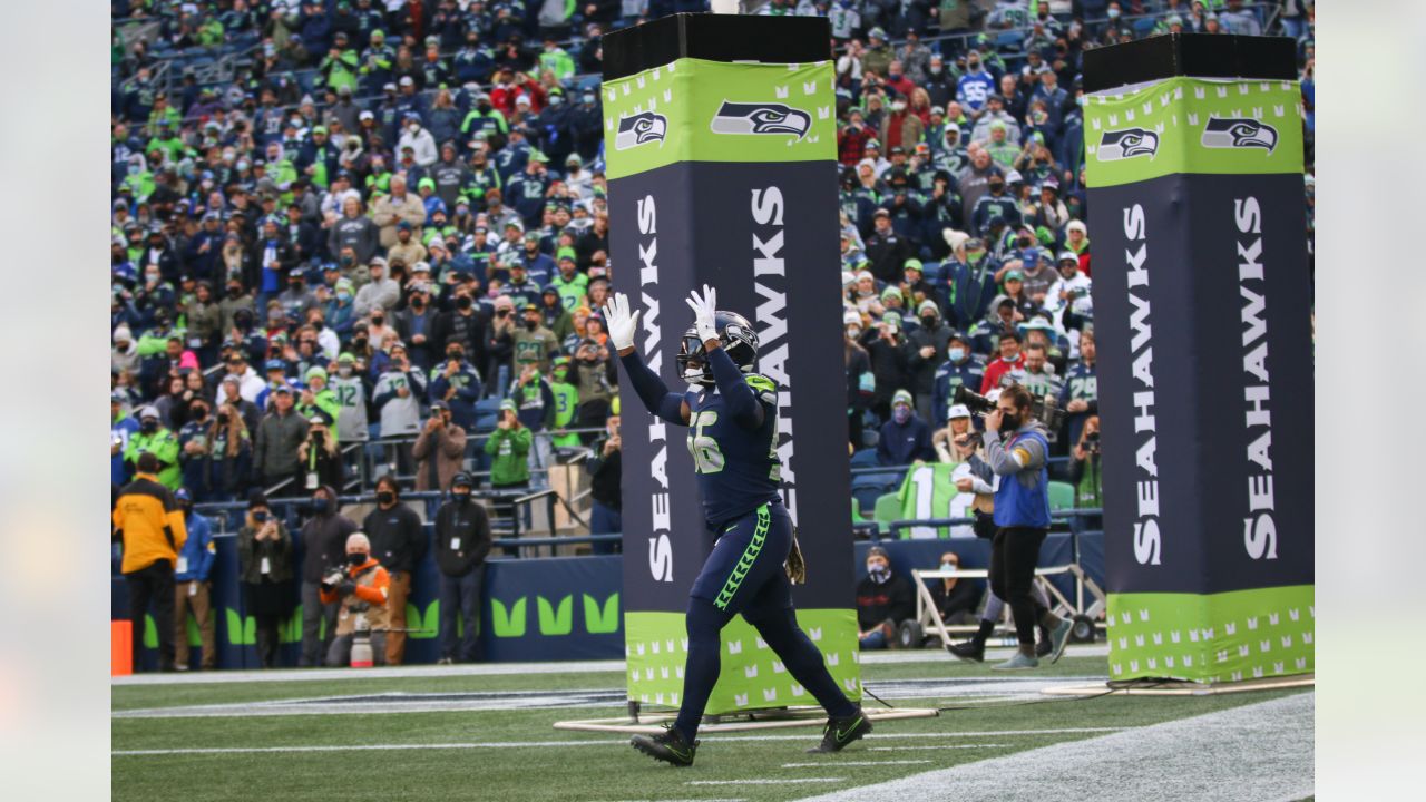 Seahawks' Jordyn Brooks bests Adrian Peterson ACL return