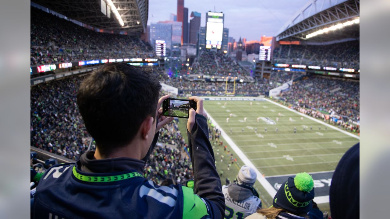 Doug Baldwin, Seahawks Pay Tribute To Richard Sherman With Touchdown  Celebration