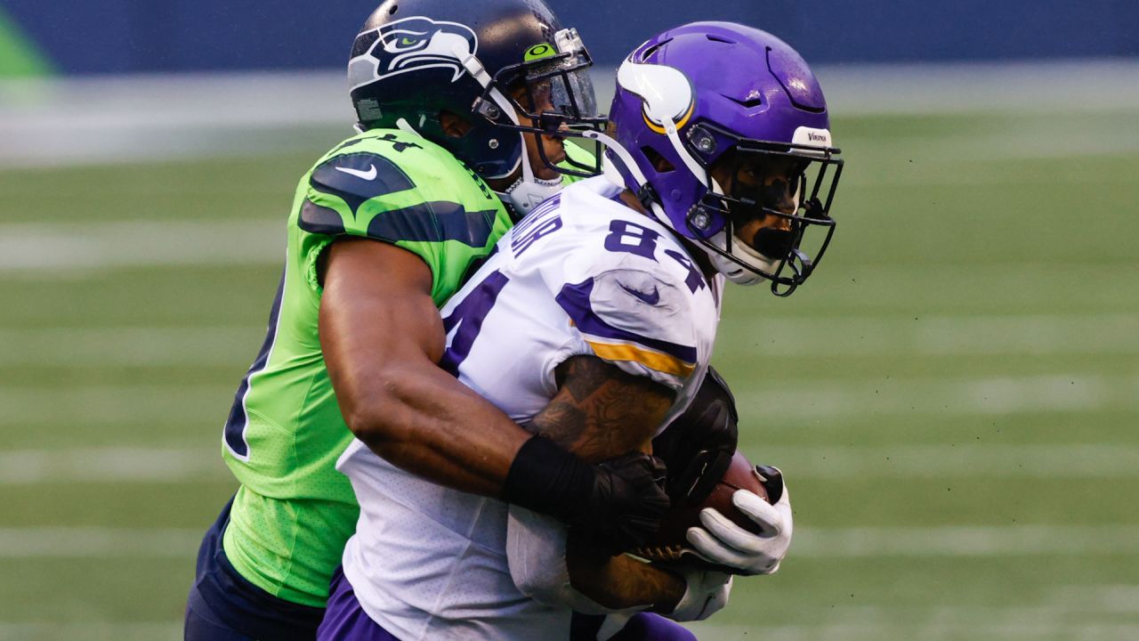 Seattle Seahawks former running back Shaun Alexander is recognized during  an NFL football game against the Green Bay Packers, Thursday, Nov. 15,  2018, in Seattle. (AP Photo/Elaine Thompson Stock Photo - Alamy