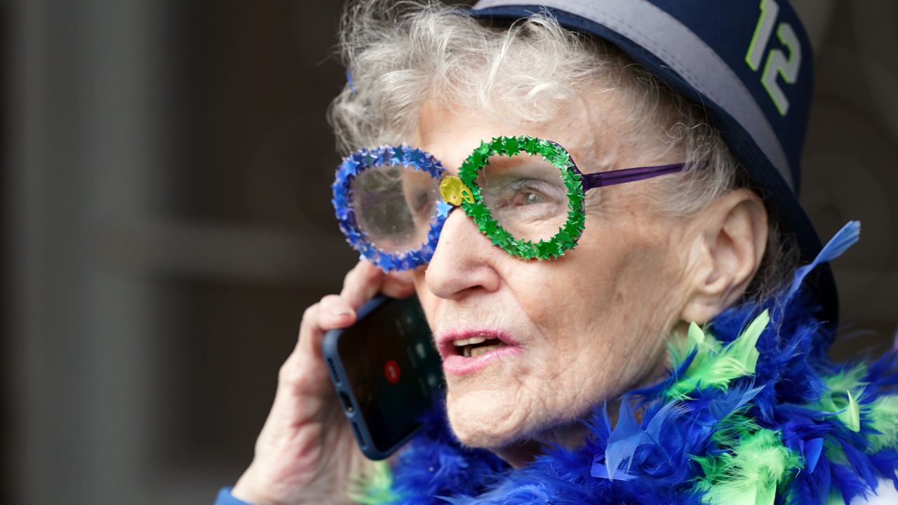 Legendary Seahawks fan, Mama Blue, dies at 92. Seahawks players and fans  are heartbroken 