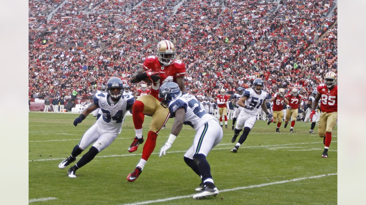 Former Seahawks player Marcus Trufant skydives into training camp