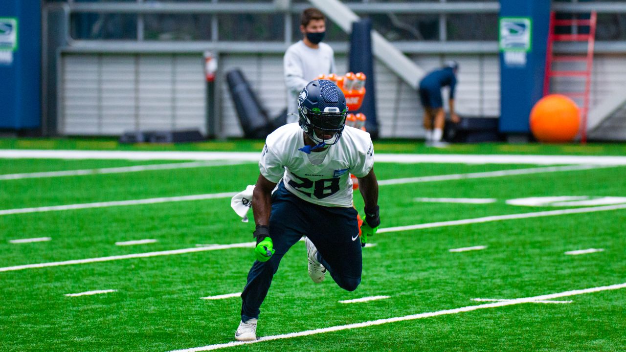 Former Ducks star Ugo Amadi feeling 'more comfortable' in Seahawks training  camp, Sports