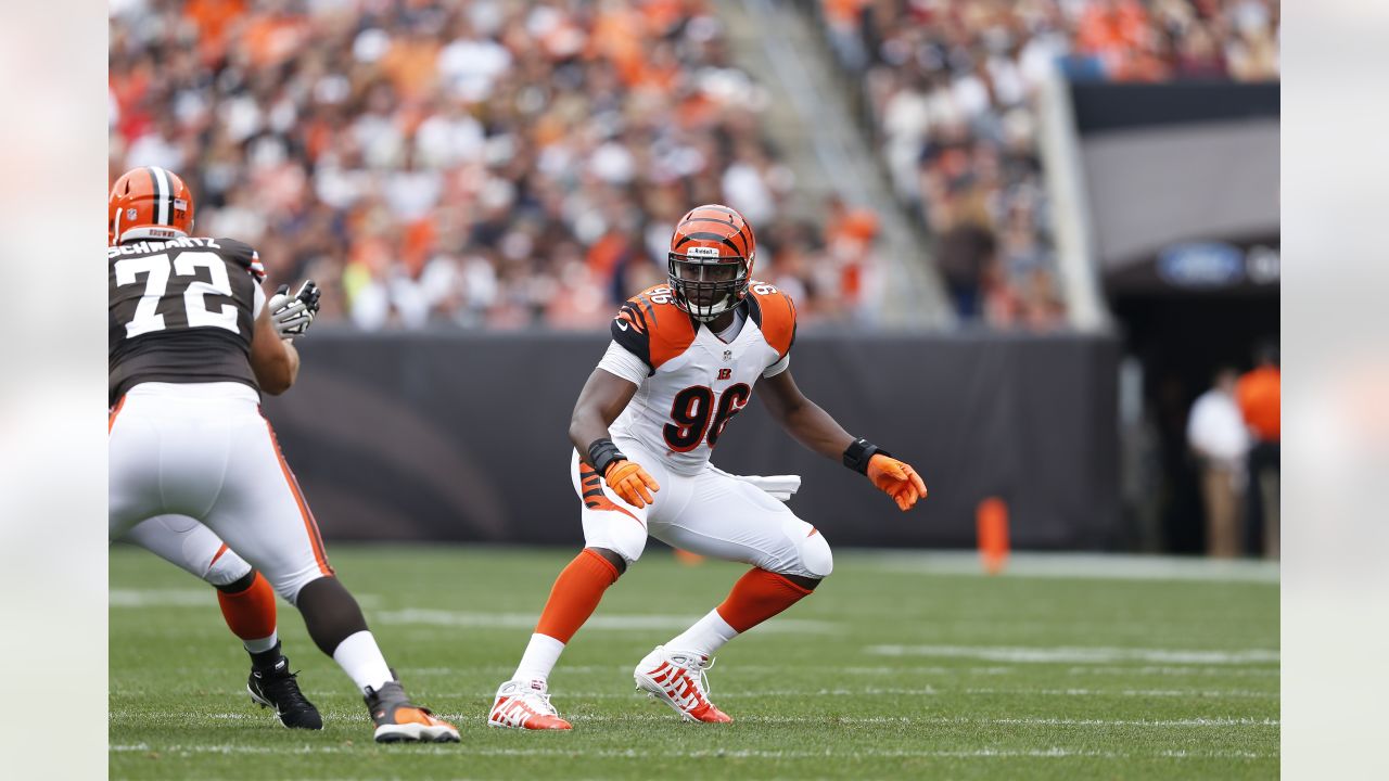 AP source: Seahawks land DE Carlos Dunlap from Bengals