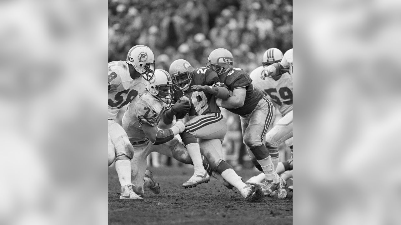 Atlanta Falcons Keith Brooking and Chris Draft in action vs Green