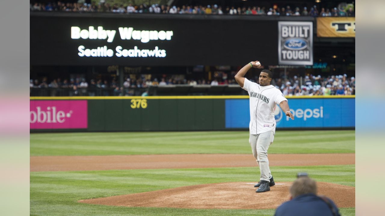 Mariners legend Felix Hernandez throws out first pitch ahead of