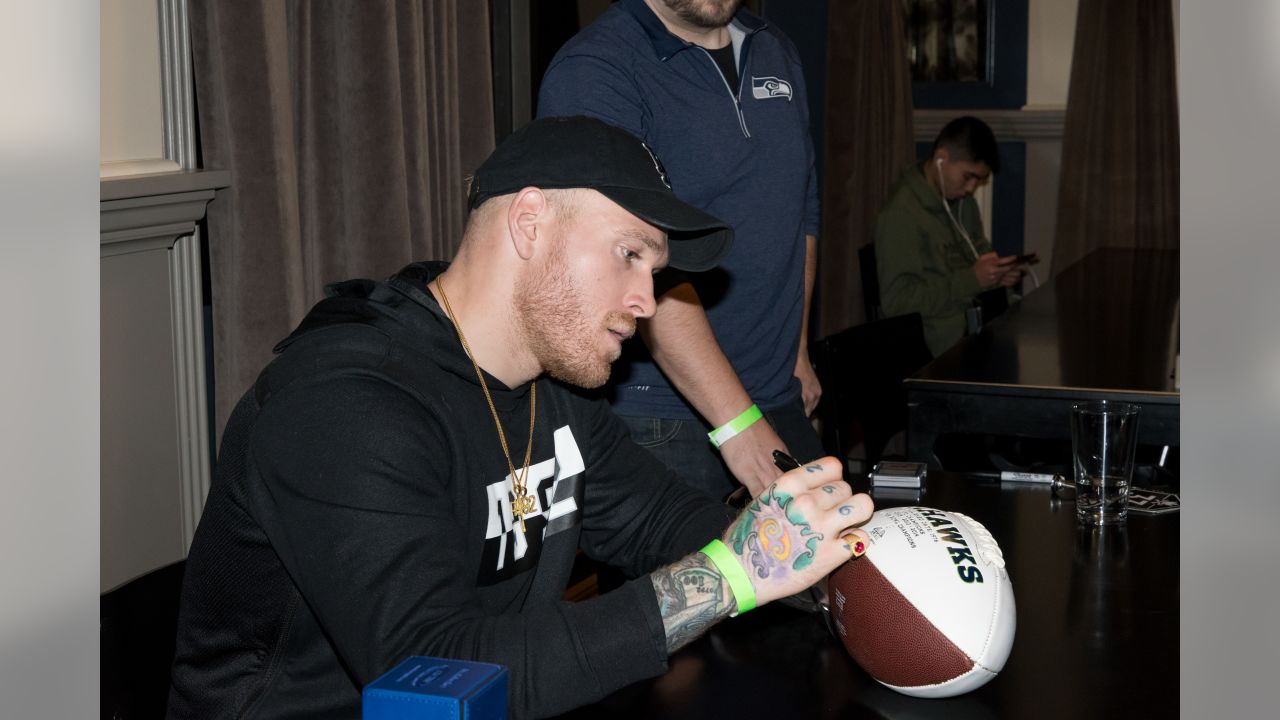 Seahawks Linebacker Cassius Marsh Is Asking Twitter To Help Get His $25,000  Magic Collection Back