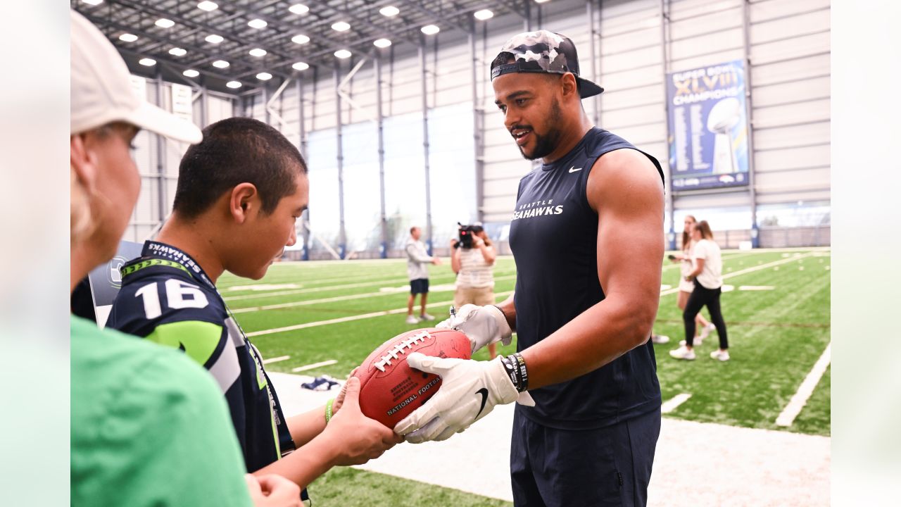 PHOTOS: Make-A-Wish Gives A Visit To The Seahawks