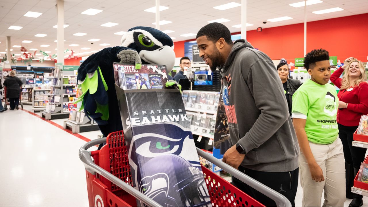 Seattle Seahawks defensive tackle Bryan Mone (90) prepares for the next  play during a preseason NFL Football game in Arlington, Texas, Friday, Aug.  27, 2022. (AP Photo/Michael Ainsworth Stock Photo - Alamy