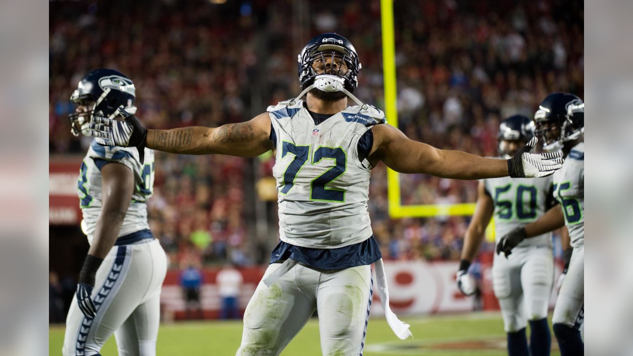 Michael Bennett tutors Seahawks defense Zach Charbonnet back