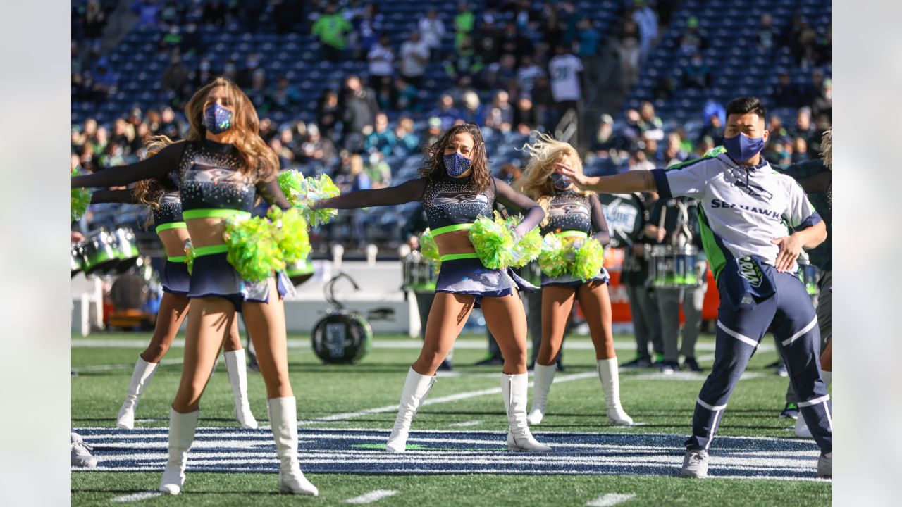 Seattle Seahawks Cheerleaders, Seattle Seahawks Sea Gals Cheerleaders  Calendar 2013 [PHOTOS]