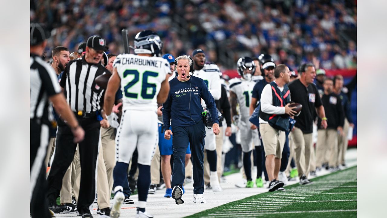 Seahawks' Pete Carroll explodes on ref after penalty called on Geno Smith