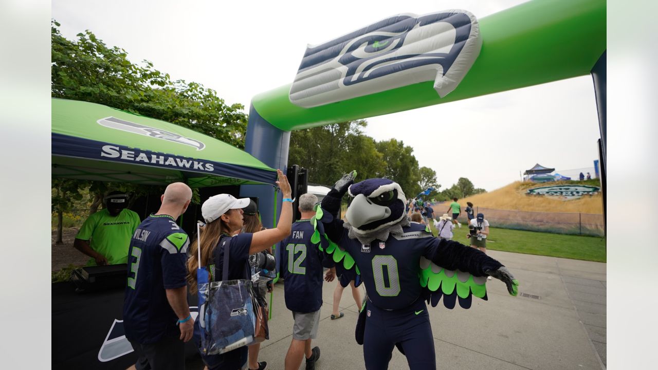 Seahawks' Blitz makes a surprise visit during Ilalko's Fitness and  Inspiration-a-Thon