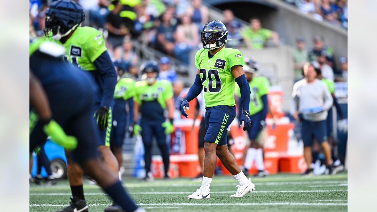 Seahawks Sign NT Roderick Perry - July 25, 2023