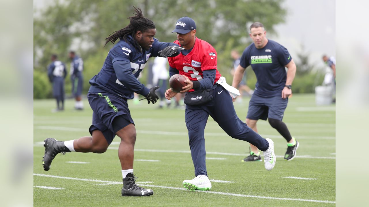 Ongoing saga of Seattle Seahawks running back Eddie Lacy's garage sale