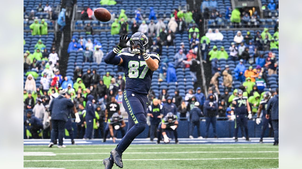 Seahawks Honor Damar Hamlin Pregame