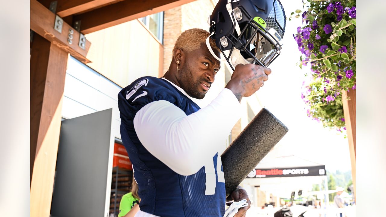 Seattle Seahawks - Lock taking time to meet with our military at practice  yesterday. Salute to service moment presented by USAA #SaluteToService