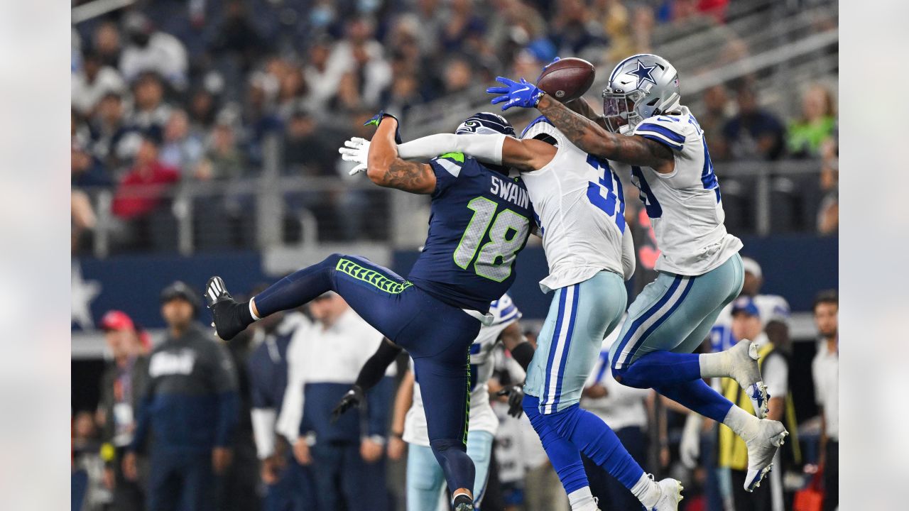 Fast Facts: Lock throws 3 picks in 27-26 Seahawks loss to Cowboys