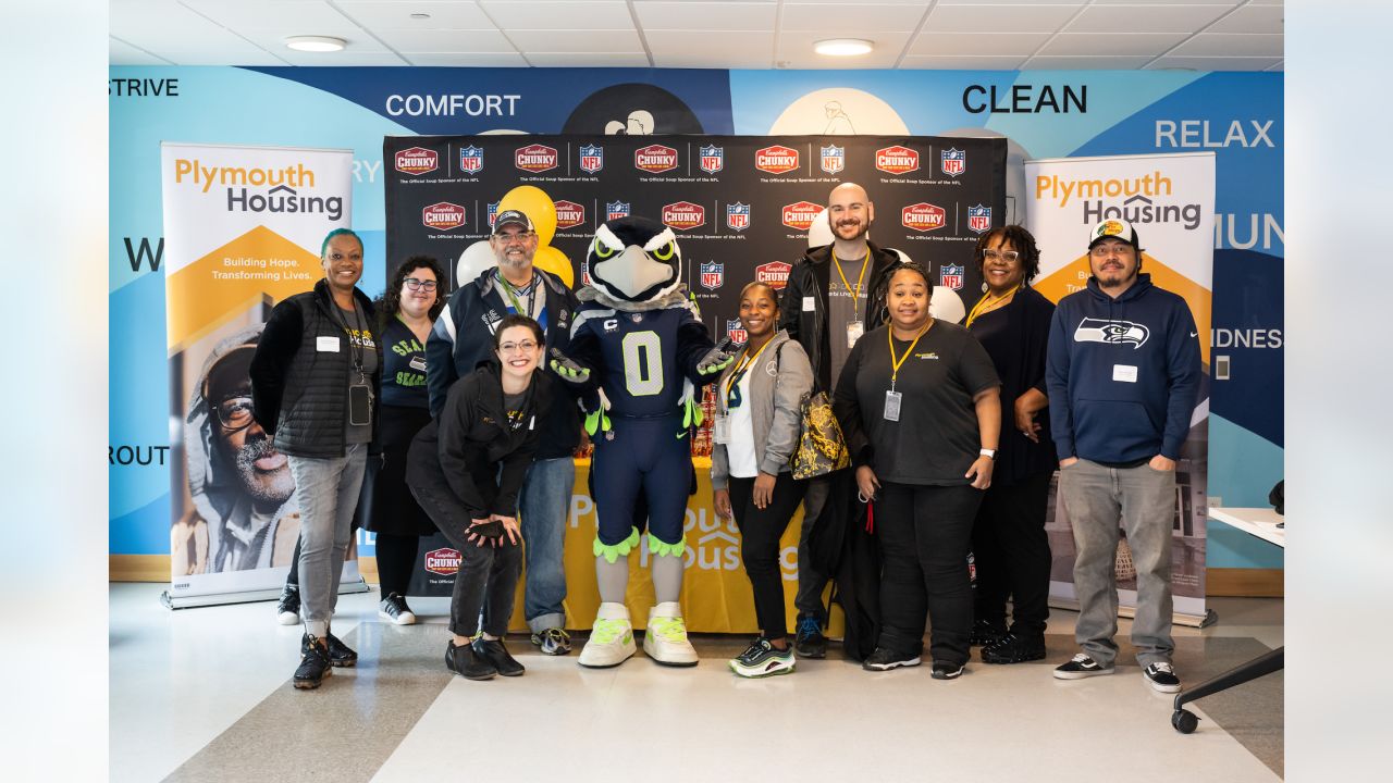 Seahawks linebacker teams up with Campbell's Soup for food donation