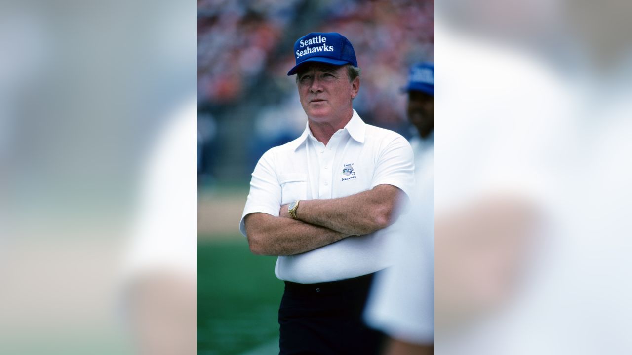 Legendary Seahawks coach Chuck Knox dies at age 86