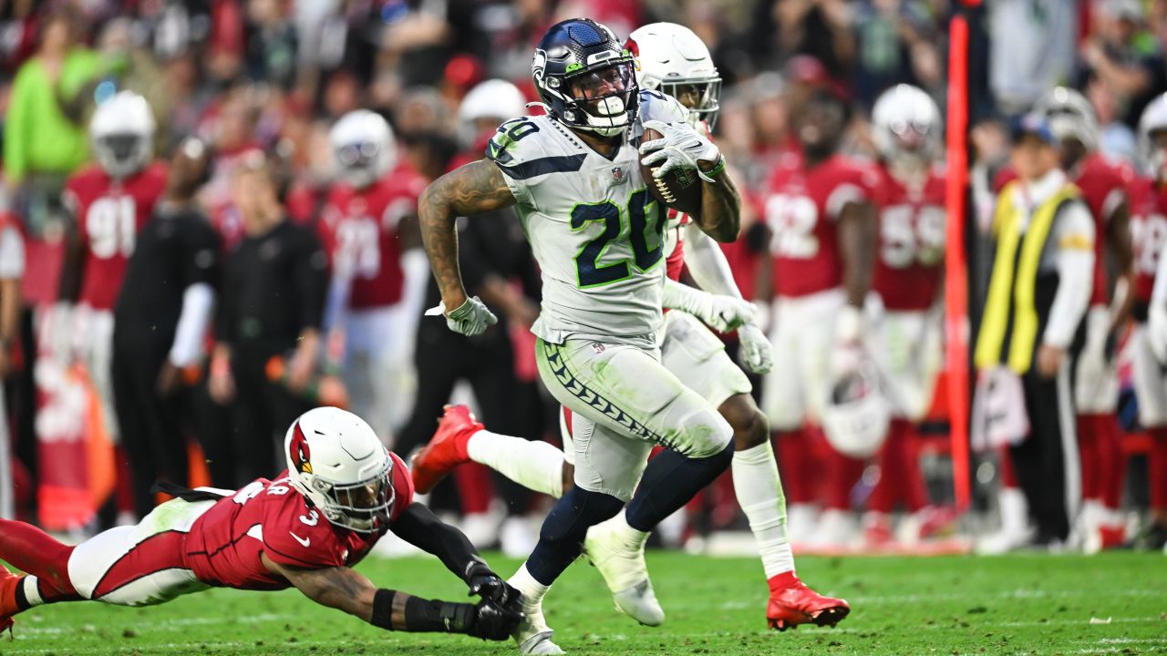 AP source: Rashaad Penny returning to Seattle on 1-year deal