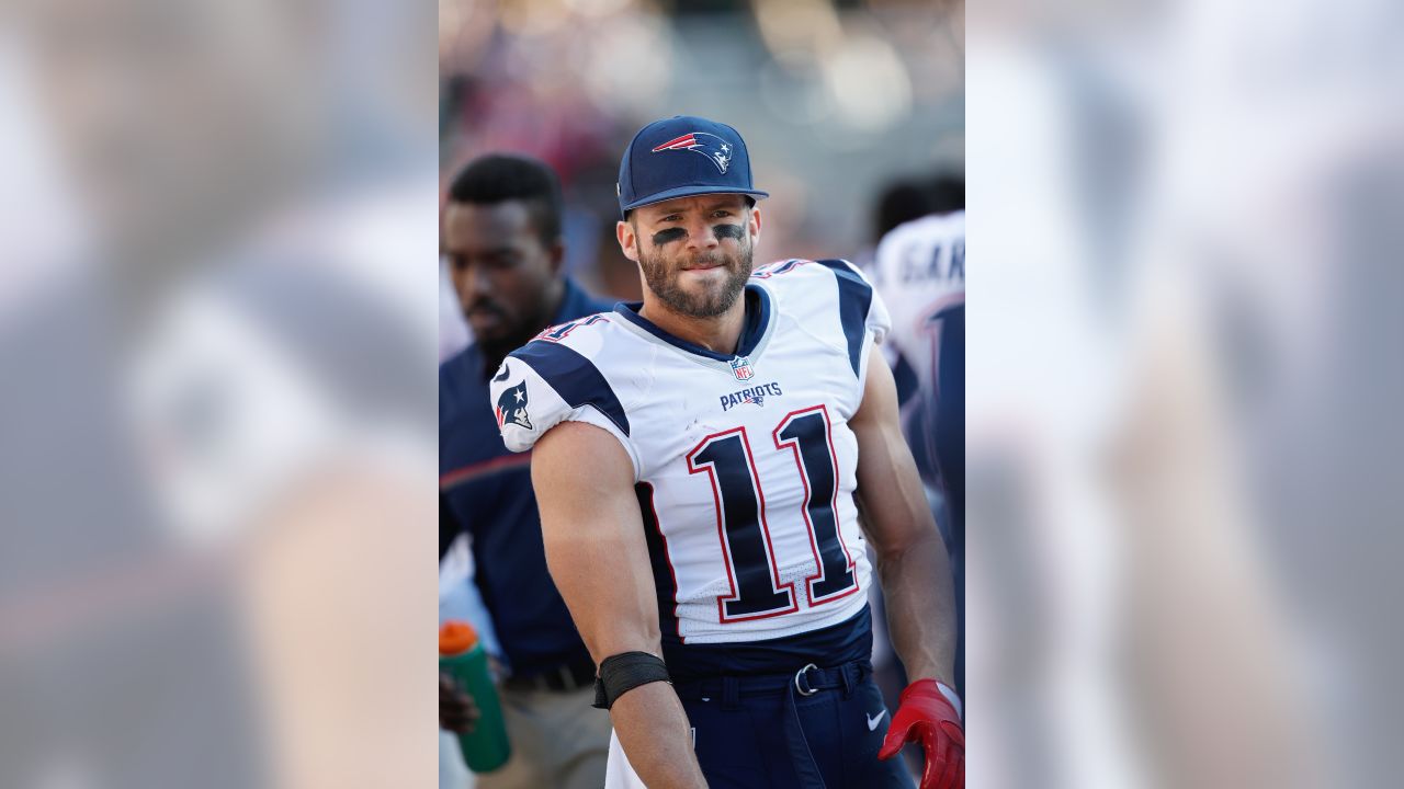 East Rutherford, New Jersey, USA. 15th Nov, 2015. New England Patriots wide  receiver Julian Edelman (11) in action during warm-ups prior to the NFL  game between the New England Patriots and the