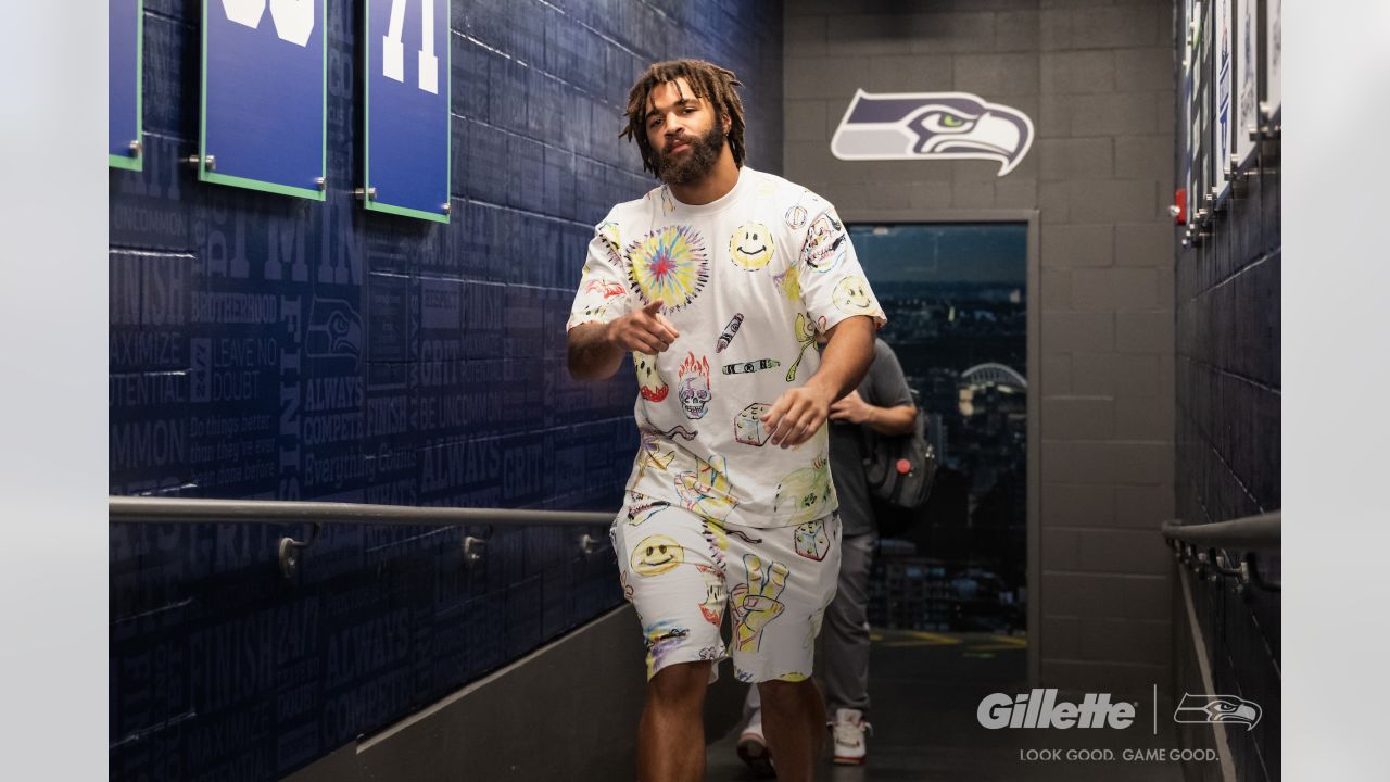 ARRIVAL PHOTOS: Cardinals Arrive For The Seahawks Game