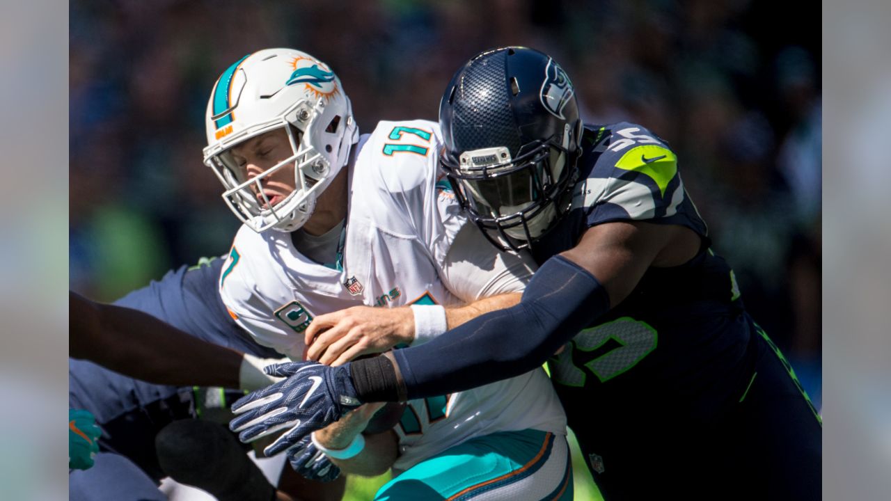 Seahawks' Cassius Marsh blocks field goal, forces fumble vs. Dolphins