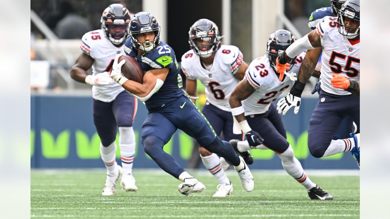 Seattle Seahawks quarterback Jacob Eason (17) passes during NFL football  practice as quarterback Drew Lock (2) looks on, Thursday, July 28, 2022, in  Renton, Wash. (AP Photo/Ted S. Warren Stock Photo - Alamy