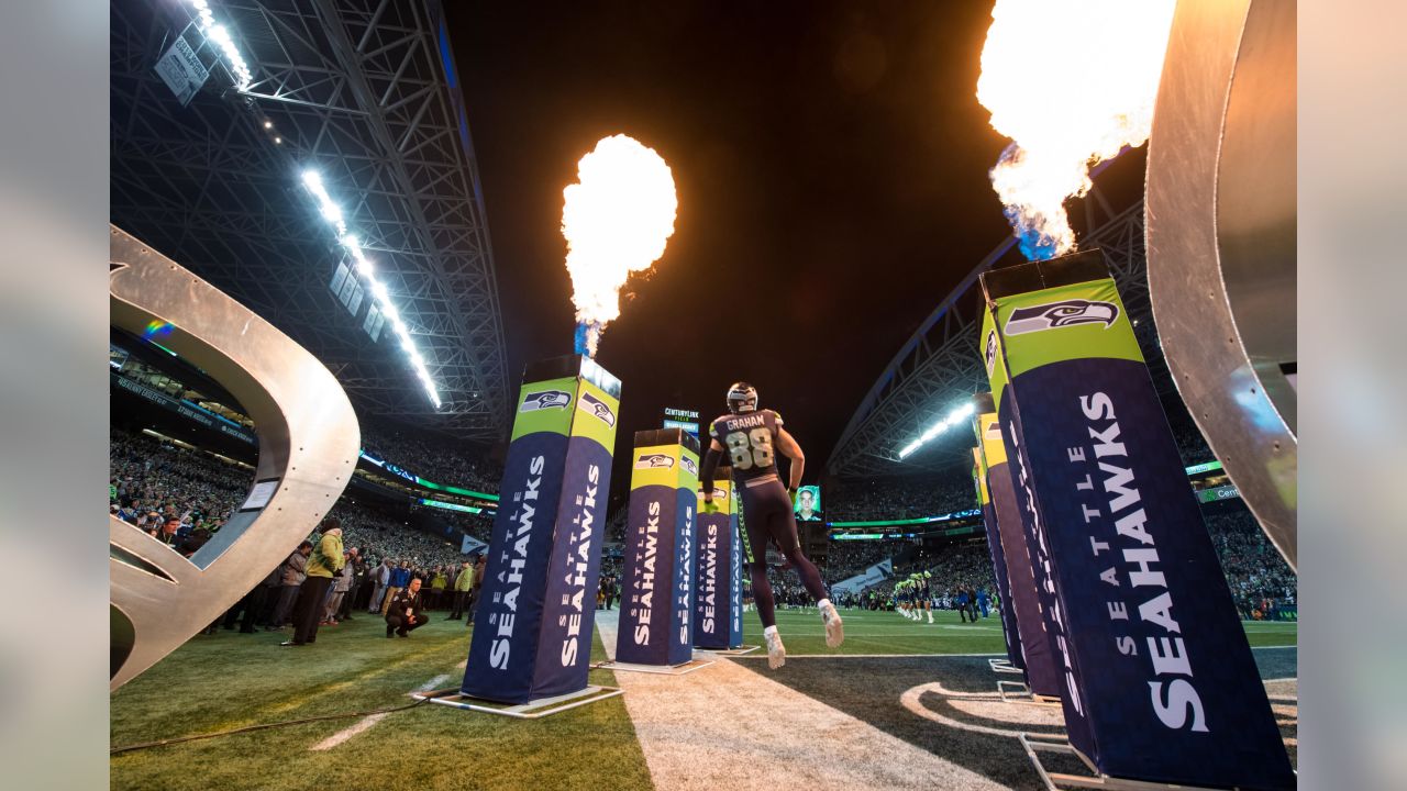 Photo: Seahawks tight end Jimmy Graham (88) signs with the Green Bay  Packers - SEA2018031301 