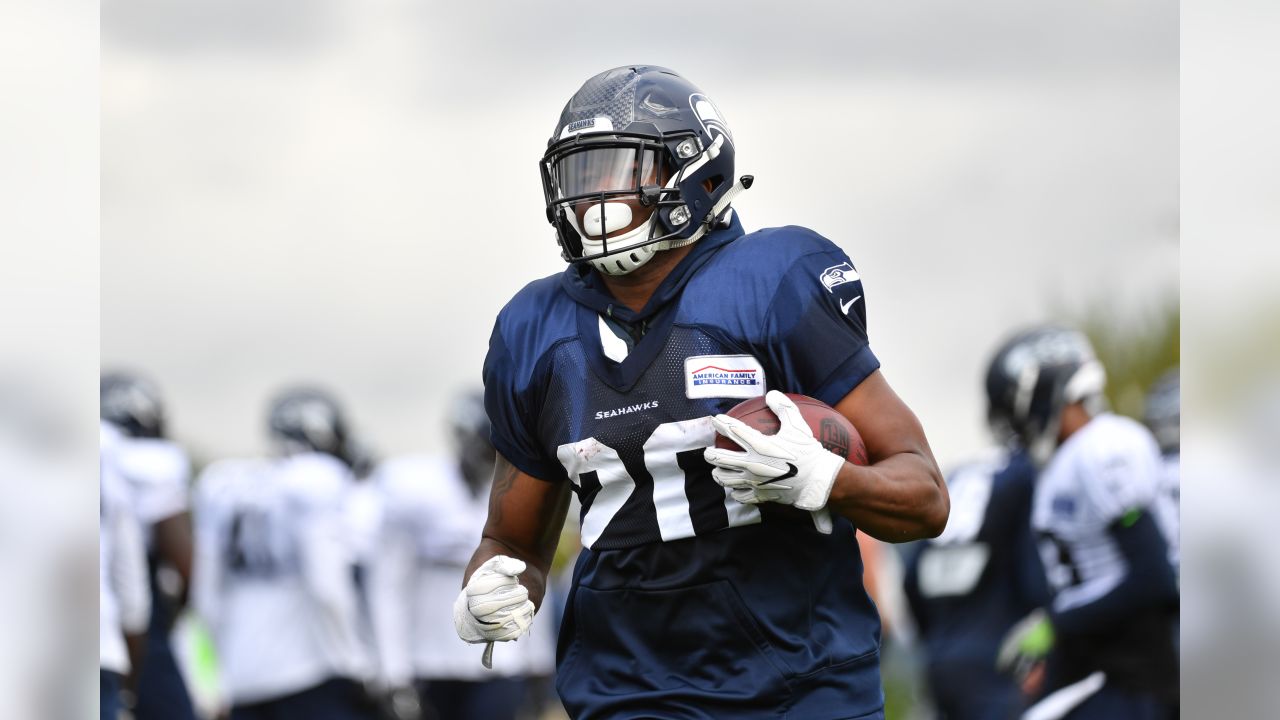 Seahawks sign Ricky Ali'ifua, Lord Adusei-Hyeamang