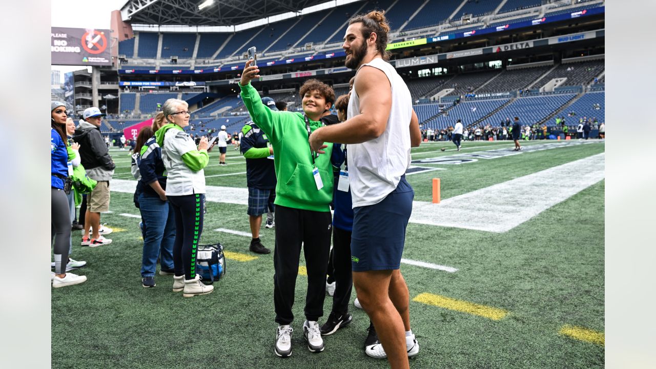 PHOTOS: Seahawks Arrive At Lumen Field For Week 14 vs. Panthers