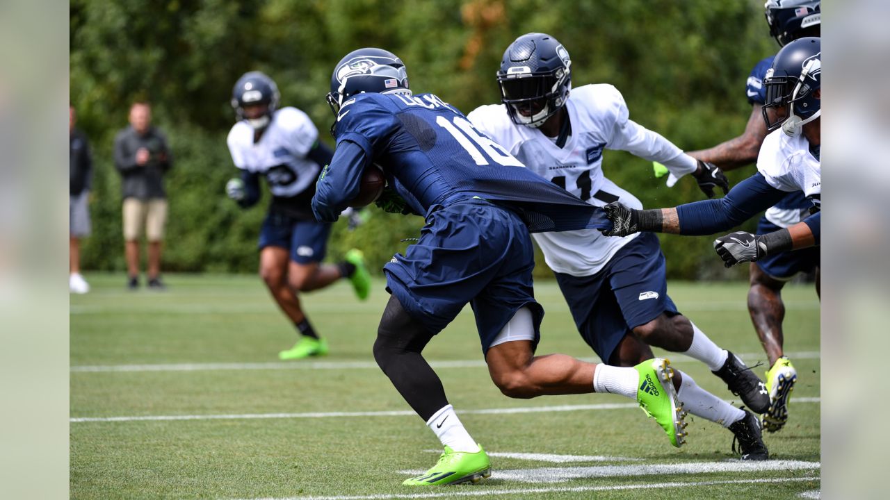 Seahawks sign Ricky Ali'ifua, Lord Adusei-Hyeamang