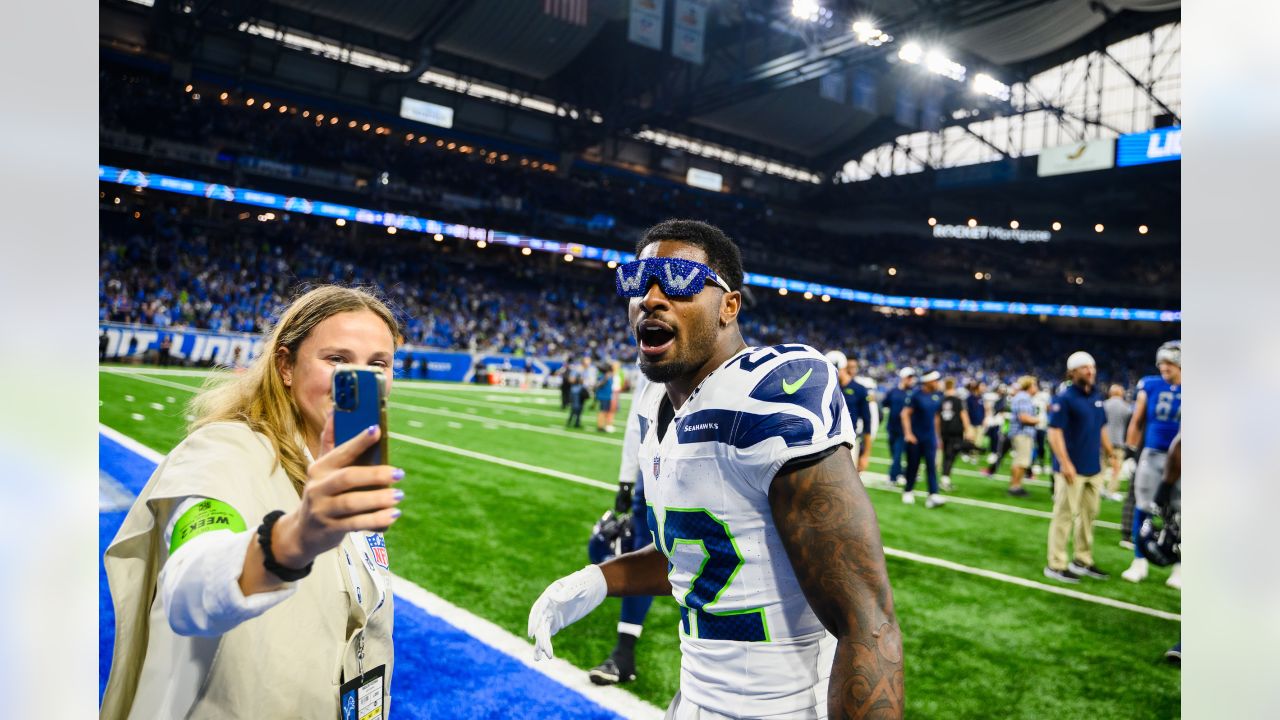 Fans take note of Seahawks' struggles, try to unload tickets for