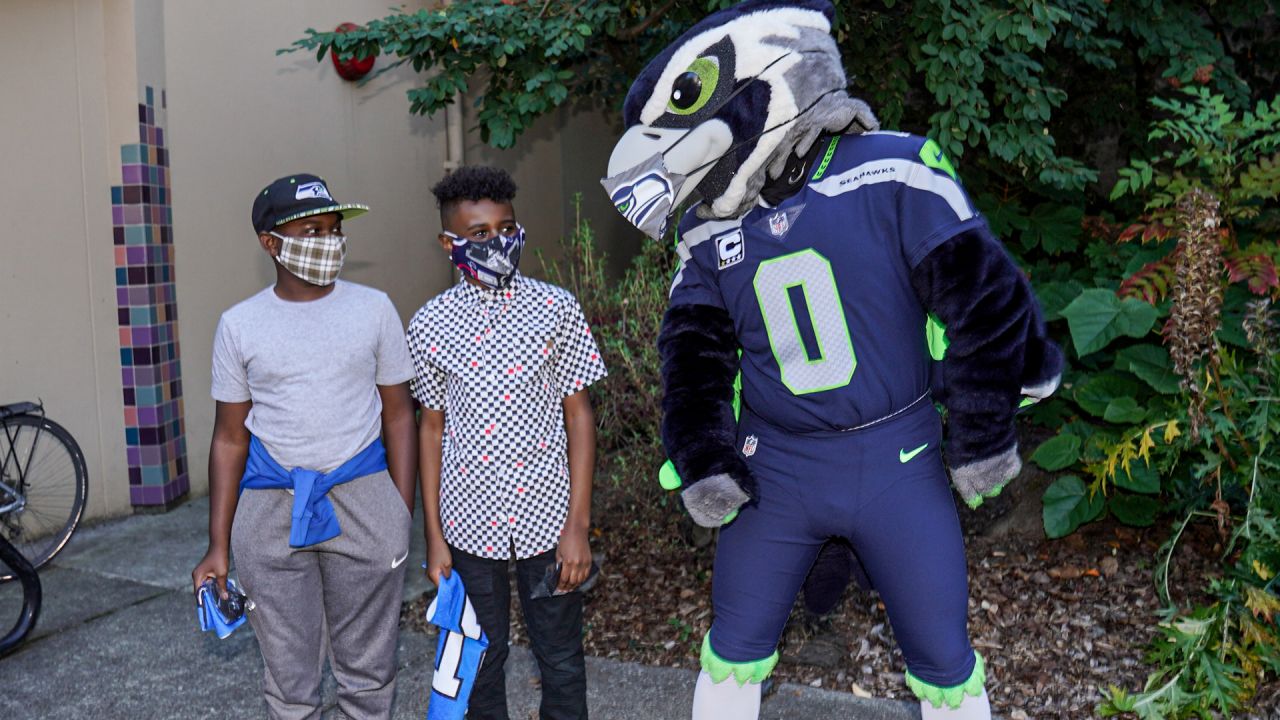 PHOTOS: Seahawks Spread Holiday Cheer At Odessa Brown Children's