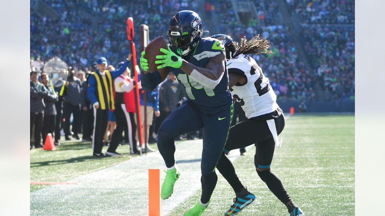 Seahawks all studs in 31-7 win over Jaguars