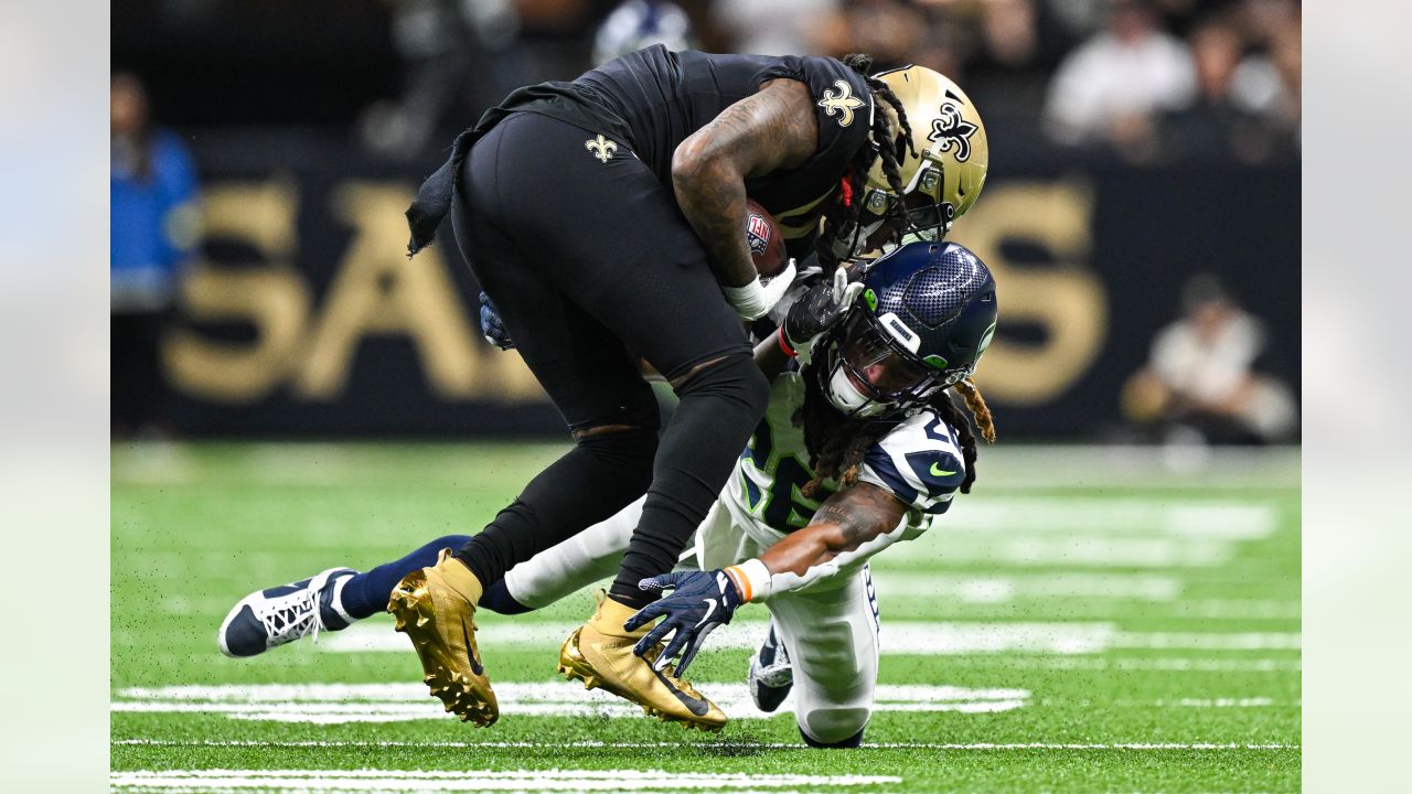 PHOTOS: Seahawks Arrive At Caesars Superdome For Week 5 vs. Saints