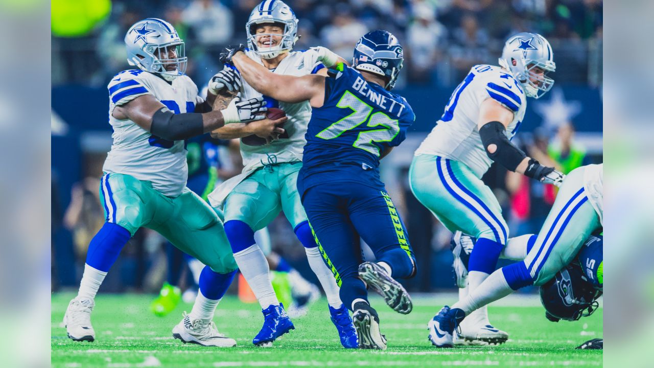 Seattle Seahawks running back Marshawn Lynch (24) dons his gloves during an  injury time out during the NFL Championship Game against the San Francisco  49ers at CenturyLink Field in Seattle, Washington on